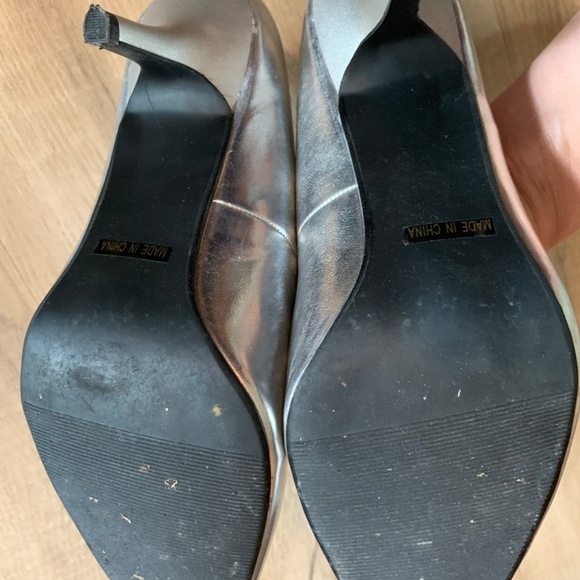 Silver pumps - Picture 2 of 2